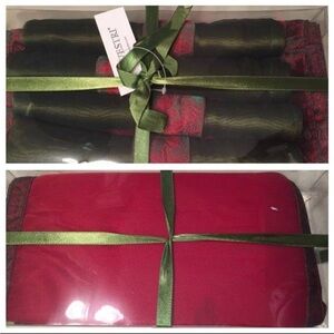 Silvestri Holiday Fabric Napkins and Place mat set